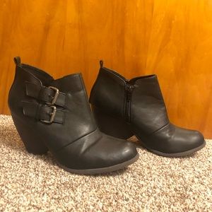 Blowfish Black Size 8.5 Heeled Ankle Boot